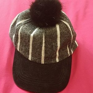 NWOT Vince Camuto Cap w Pom Pom